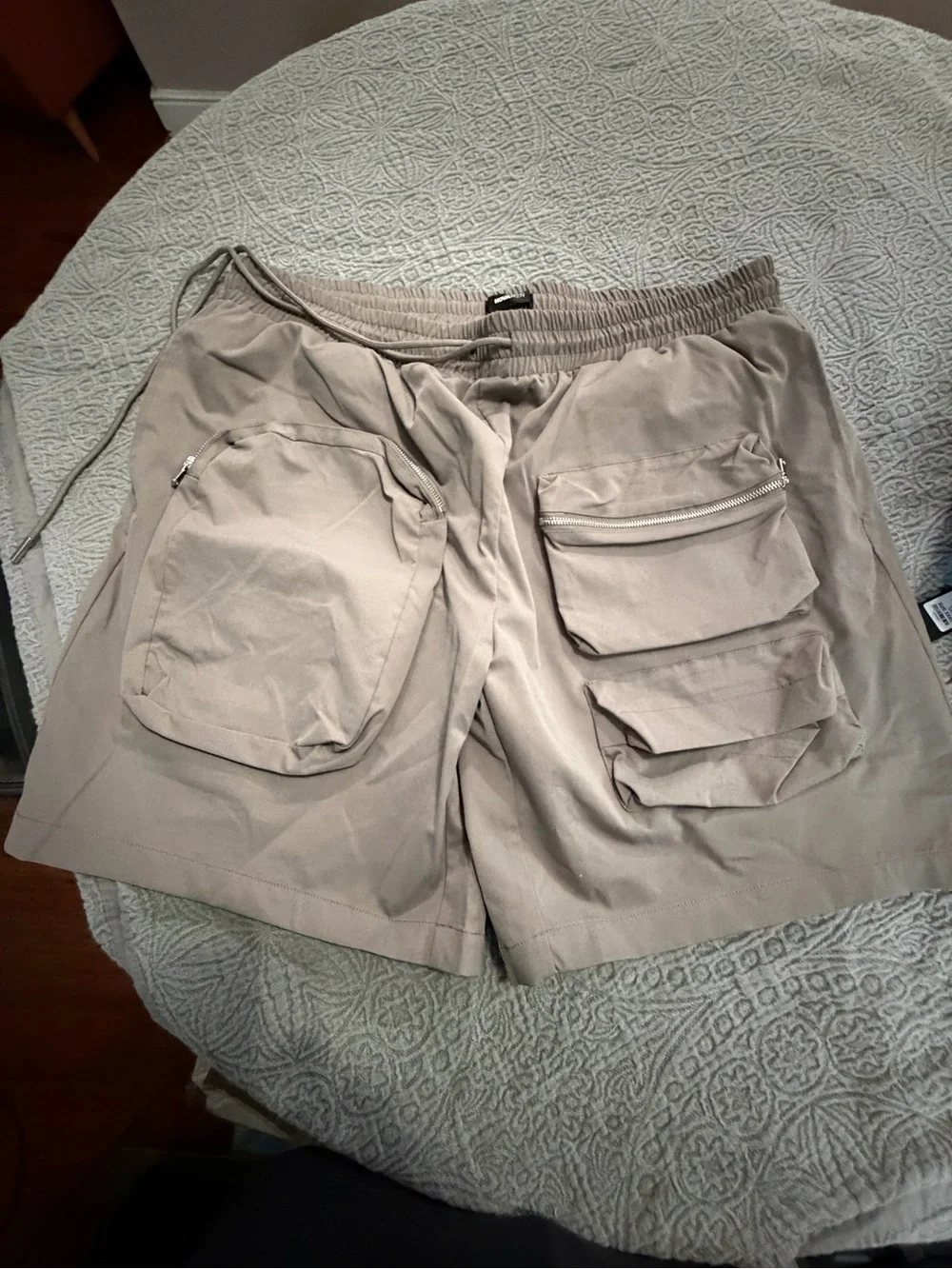 Men's Elastic Waist Cargo Shorts in Tan with Back Flap Pockets